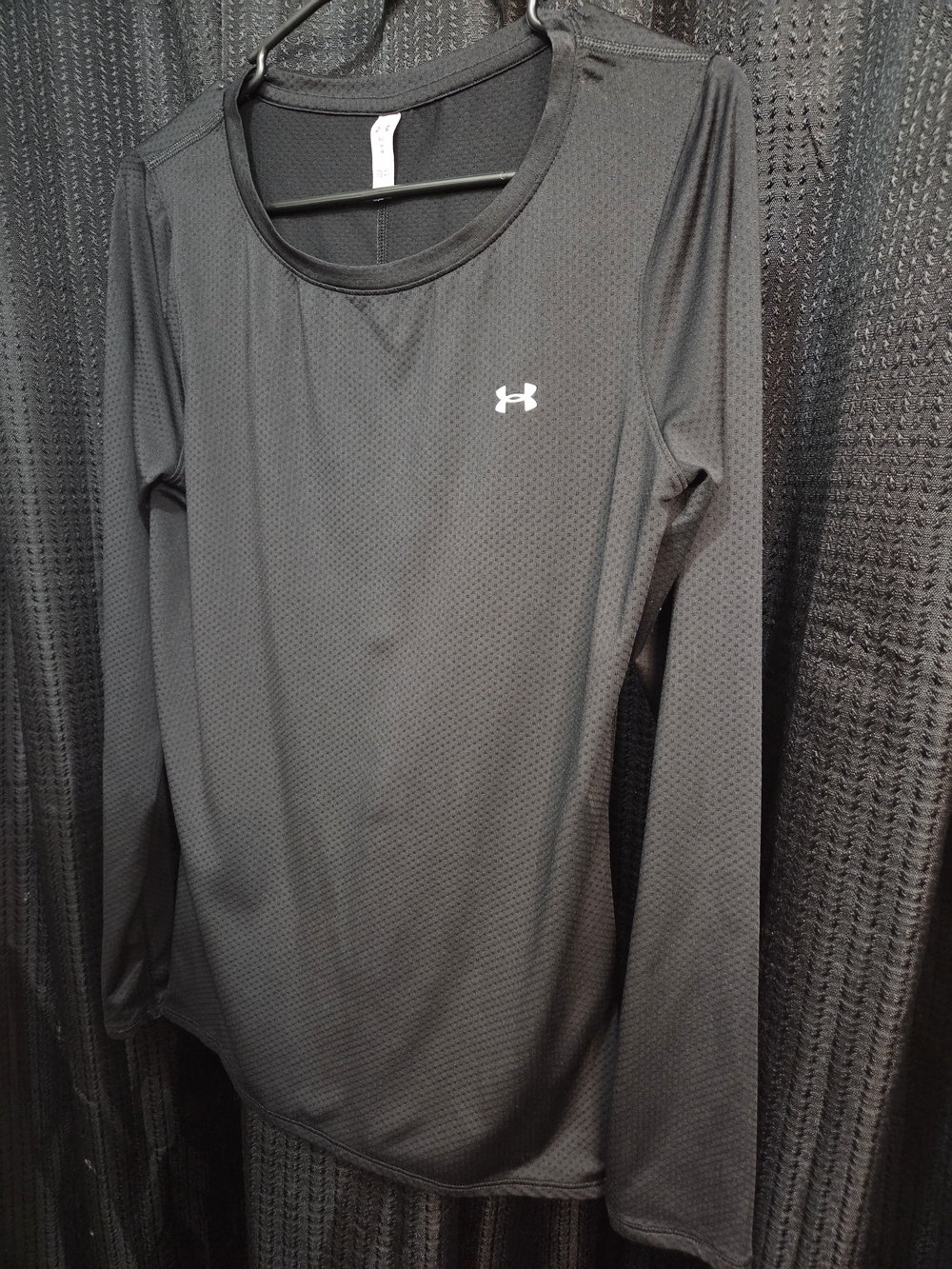 Under Armour Black Long-Sleeve Performance Tee, Size M